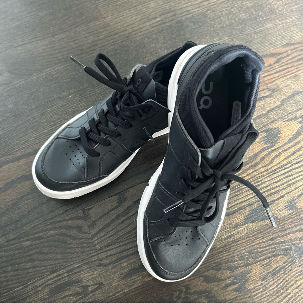 On Cloud OC The Roger Clubhouse Black Lace Up Womens Tennis Sneakers Shoes 8